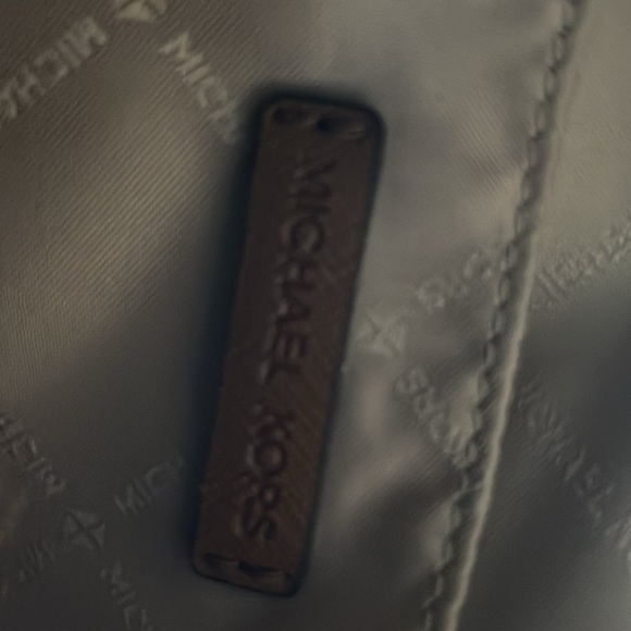 Michael Kors Jet Set Large Crossbody Bag - Picture 4 of 7